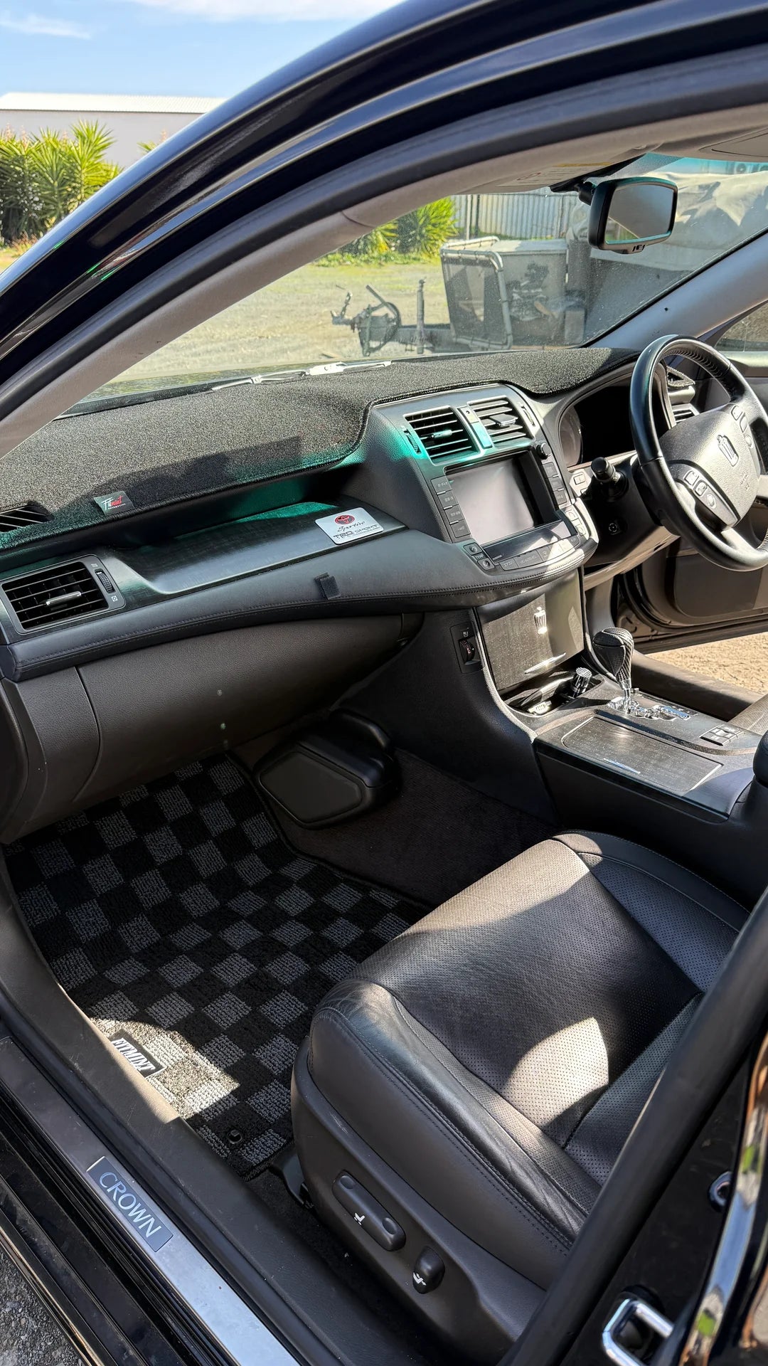 Crown 200 Series Dash Mat! ('08-'11)