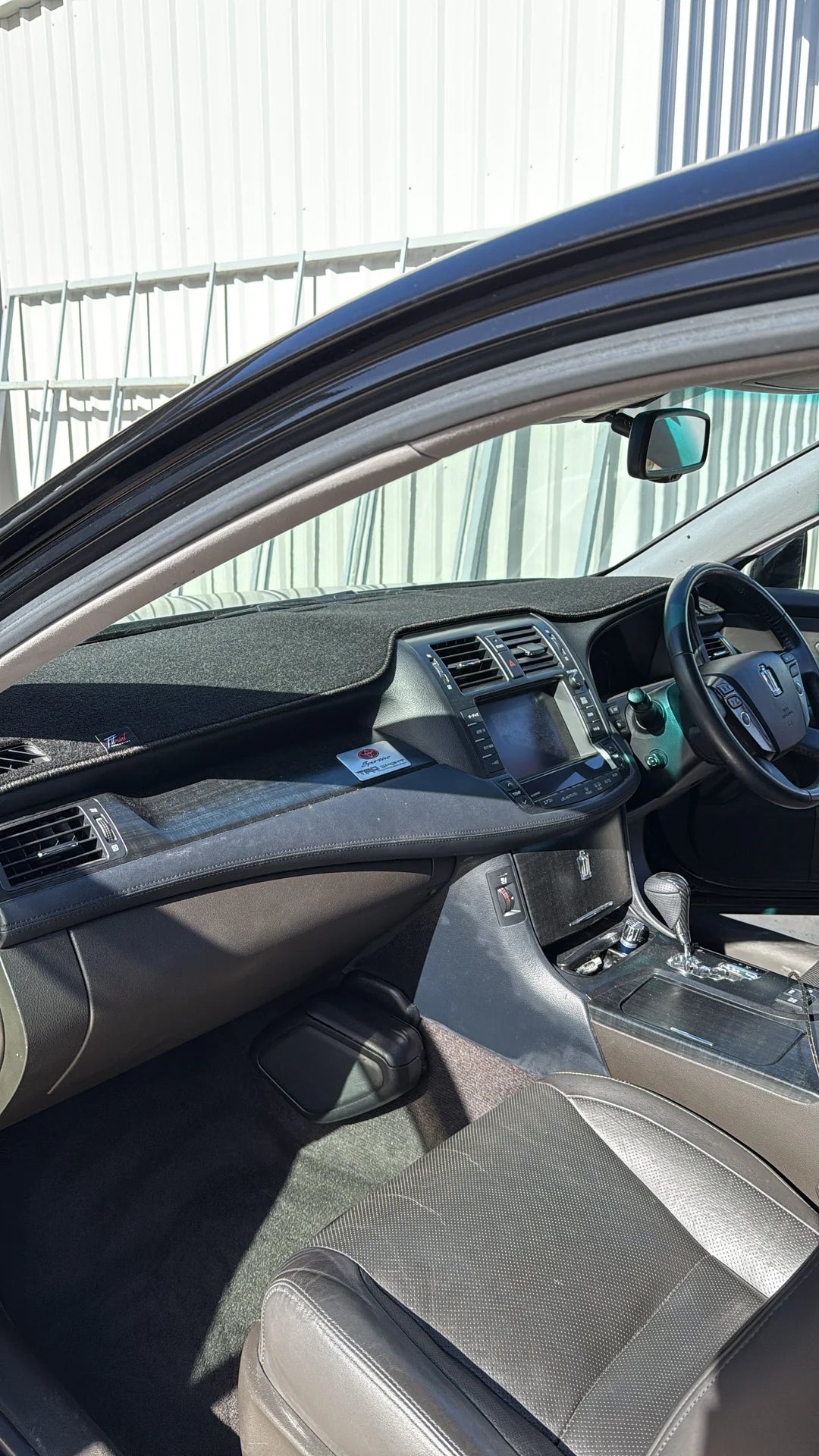 Crown 200 Series Dash Mat! ('08-'11)