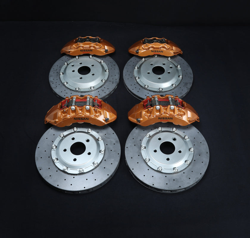 R35 GTR Carbon Ceramic Brake Kit Skyline R32-34 – Nissan Gold with Black Hat