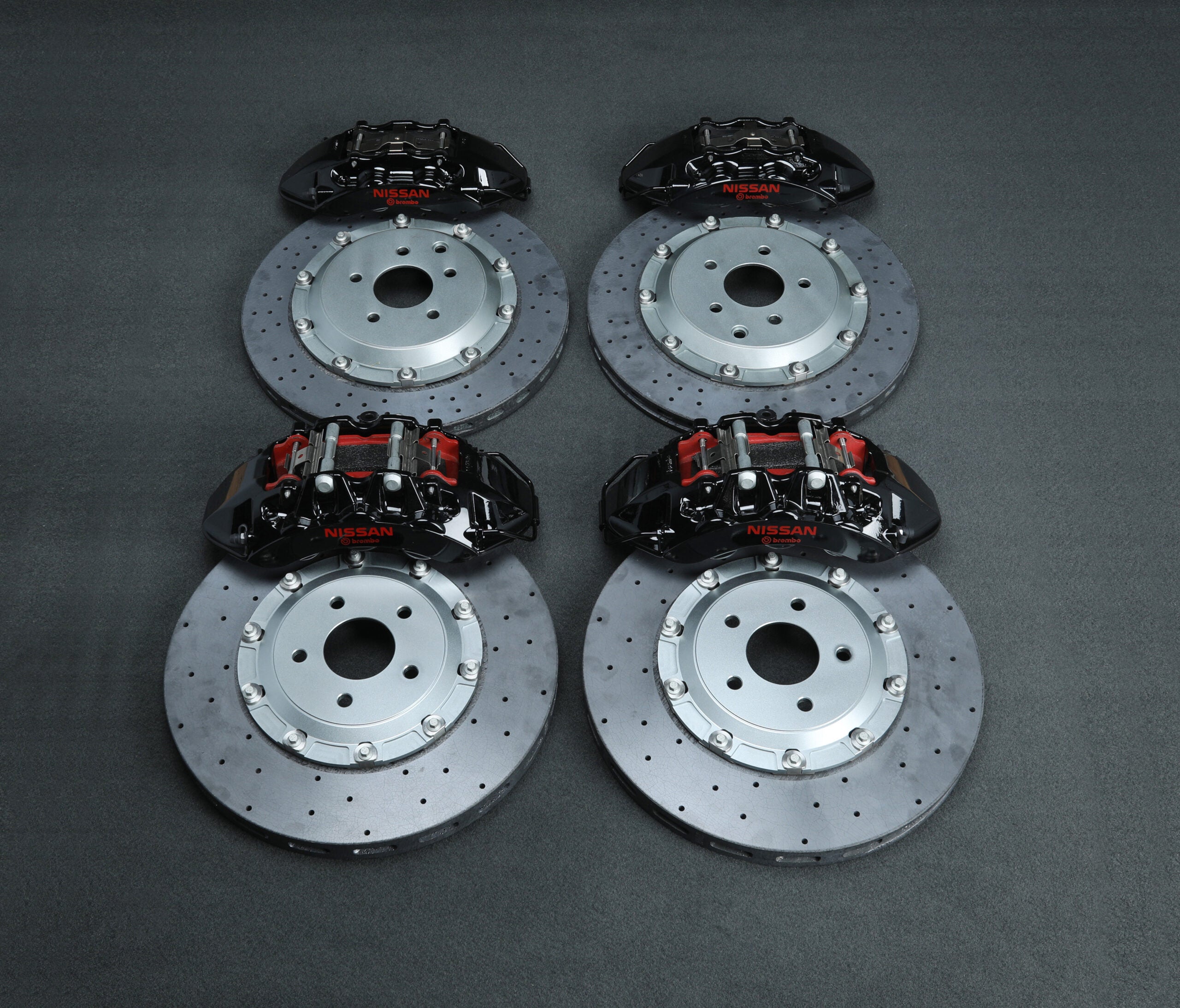R35 GTR Carbon Ceramic Brake Conversion Kit – Nissan Skyline R32-R34 – Black Calipers with Black Hat