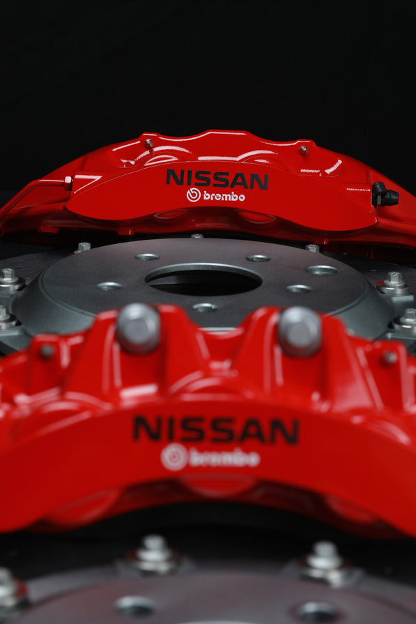 R35 GTR Carbon Ceramic Brake Conversion Kit – Nissan Skyline R32-R34 – Red Calipers with Black Hat