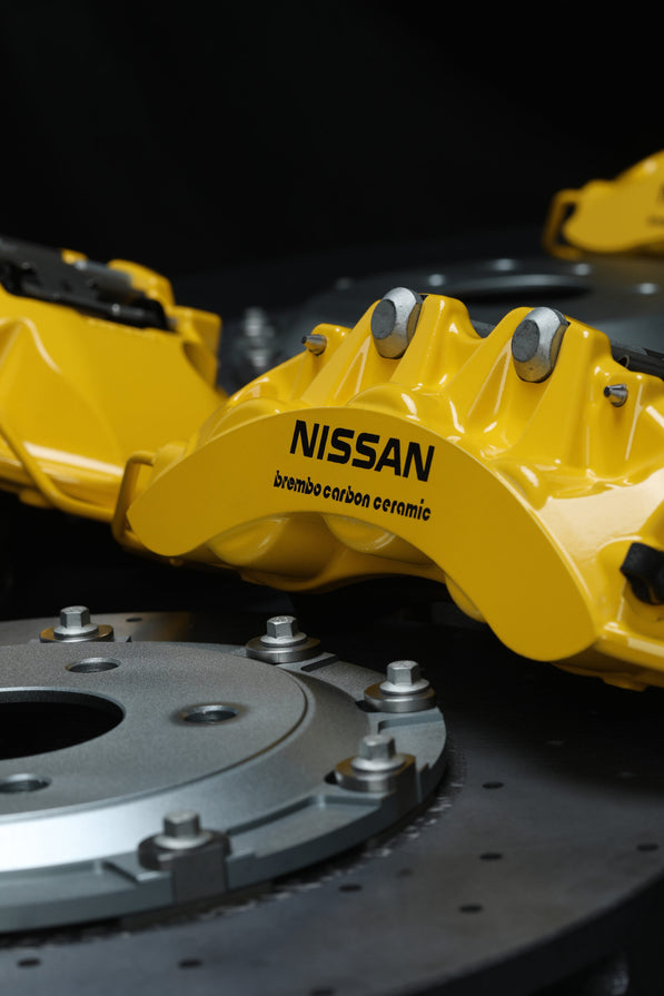 R35 GTR Carbon Ceramic Brake Conversion Kit – Nissan Skyline R32-R34 – Yellow Calipers with Black Hat