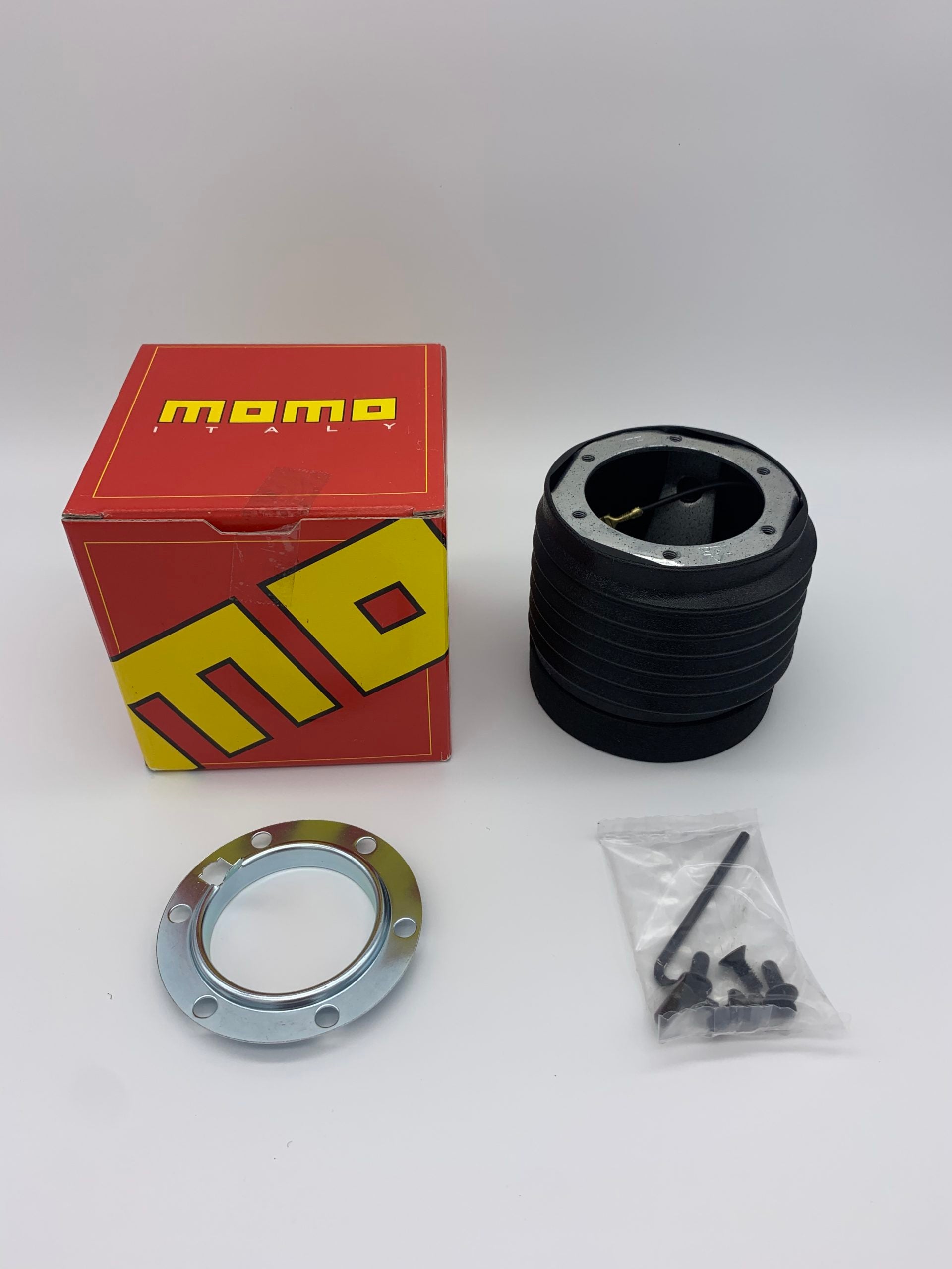 MOMO Boss Kit for Toyota 1975-1985