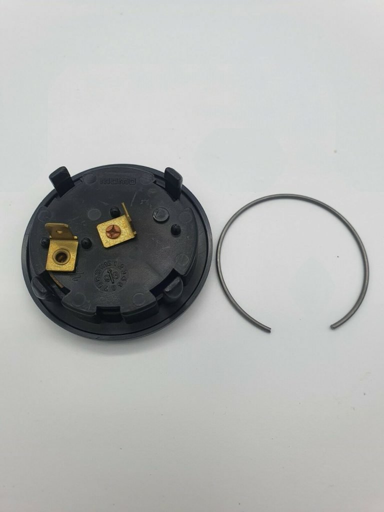 MOMO FORD Round Lip Horn Button